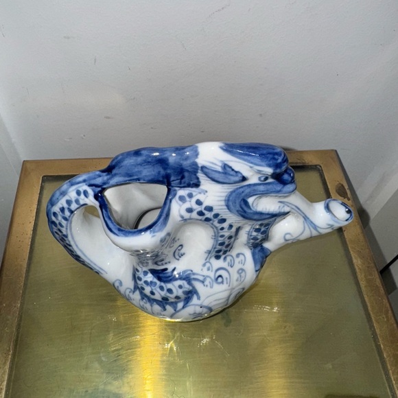 Vintage Chinese Blue & White Dragon Shaped Pitcher Teapot - Picture 3 of 8